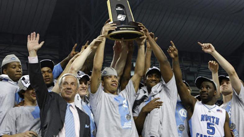 Košarkarji Severne Karoline so v rekordnem finalu premagali Michigan State.