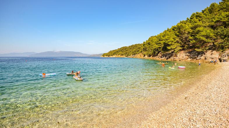 plaža Valun, Cres