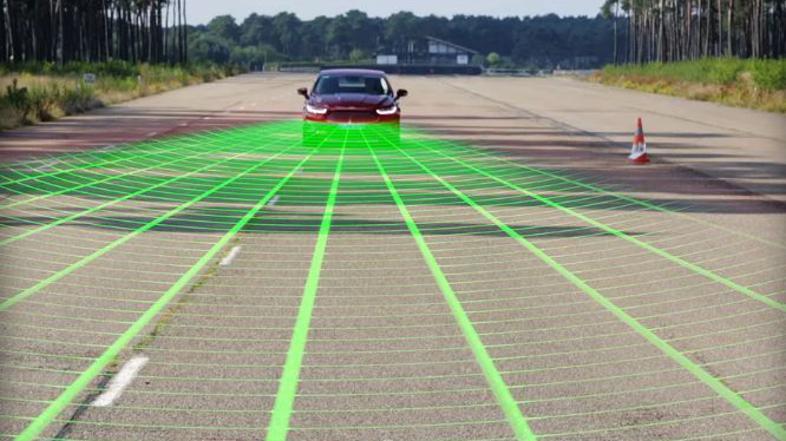 AEB sistem samodejno zaviranje