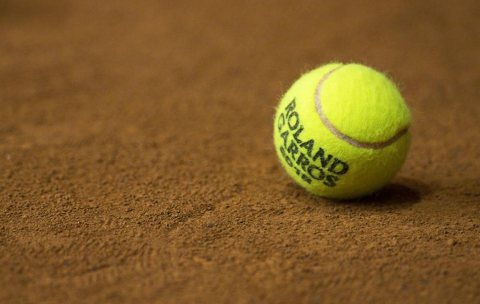 žogica tenis pesek roland garros | Avtor: Epa