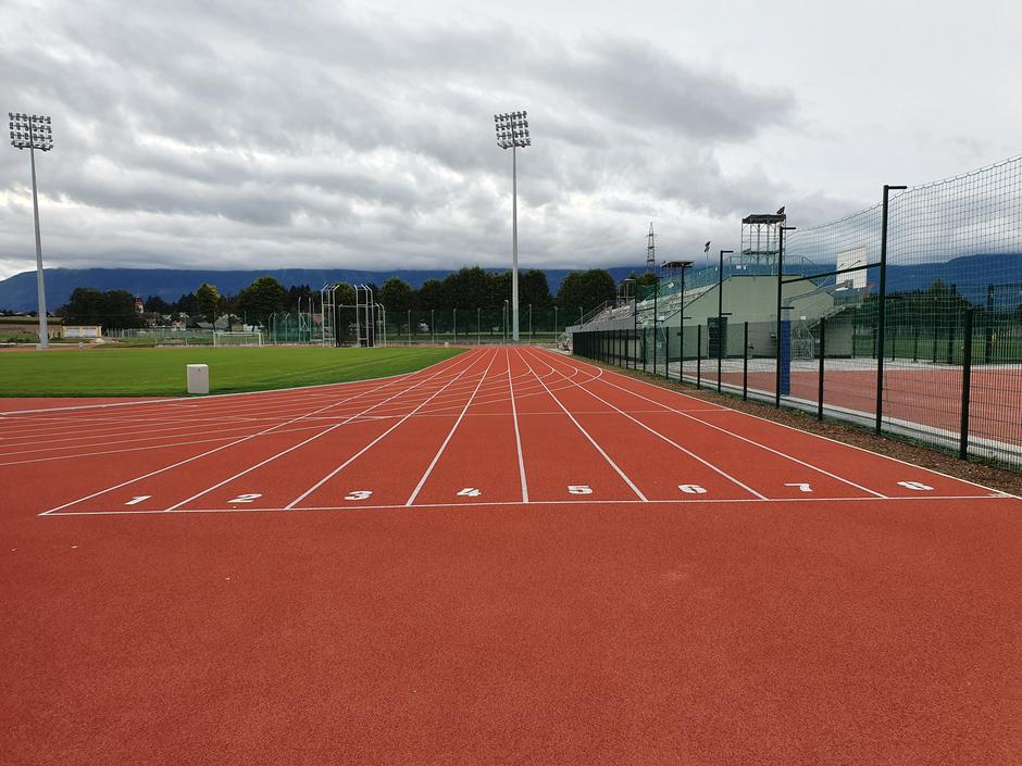 Prenovljena atletska steza v Kranju. | Avtor: 
