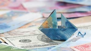 Denarja je vedno manj ...