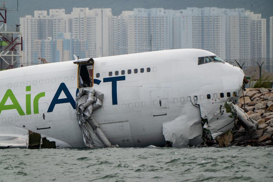 nesreča letala hong kong boering 747