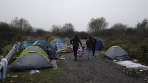 Loon Plage migrantski kamp