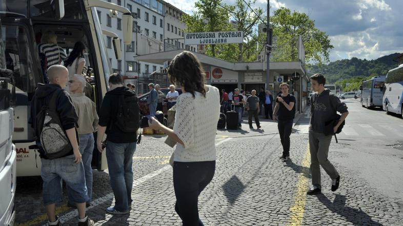 slovenija 14.05.13, avtobusna postaja Ljubljana, avtobusna postaja, avtobus, pos