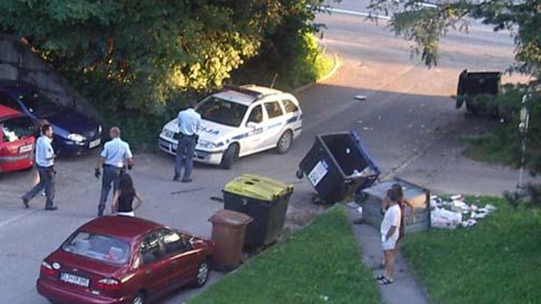 Policisti so v lovu na podivjanega tatu poškodovali najmanj tri svoja vozila.