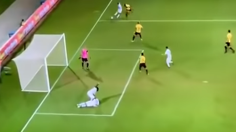 Zadetek med pomočjo soigralcu