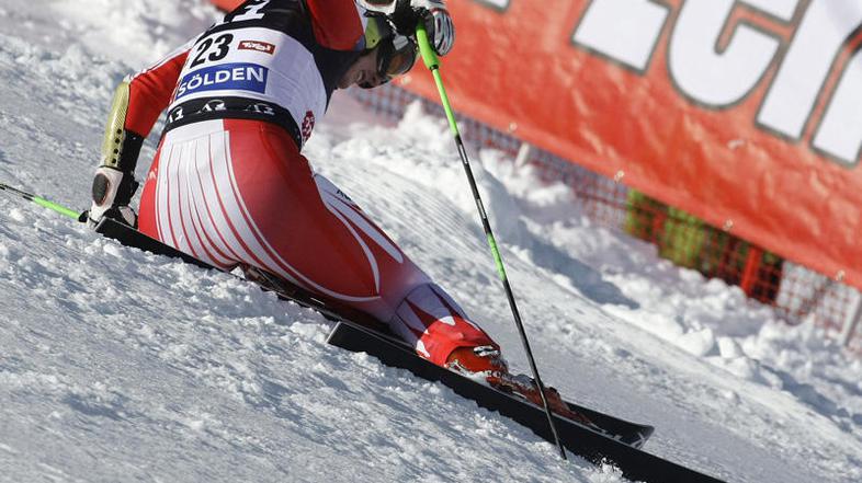 Nicole Hosp po padcu na ledeniku Sölden. © Reuters