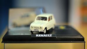 Karavana renaultov 4 v Revozu v Novem mestu.