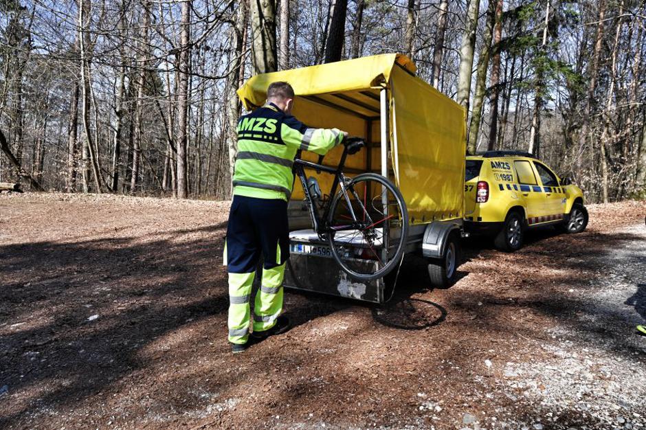 AMZS na pomoč na cesti tudi kolesarjem. | Avtor: AMZS