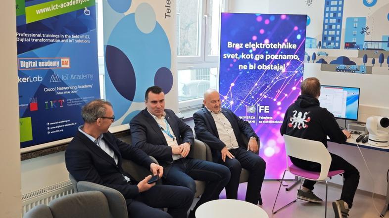 Telekom, predstavitev