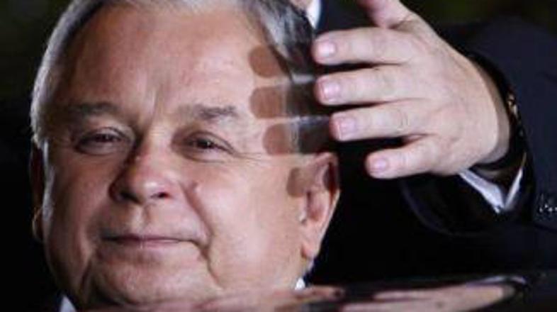 Lech Kaczynski v ravnanju s svojimi nasprotniki ne nosi rokavic.