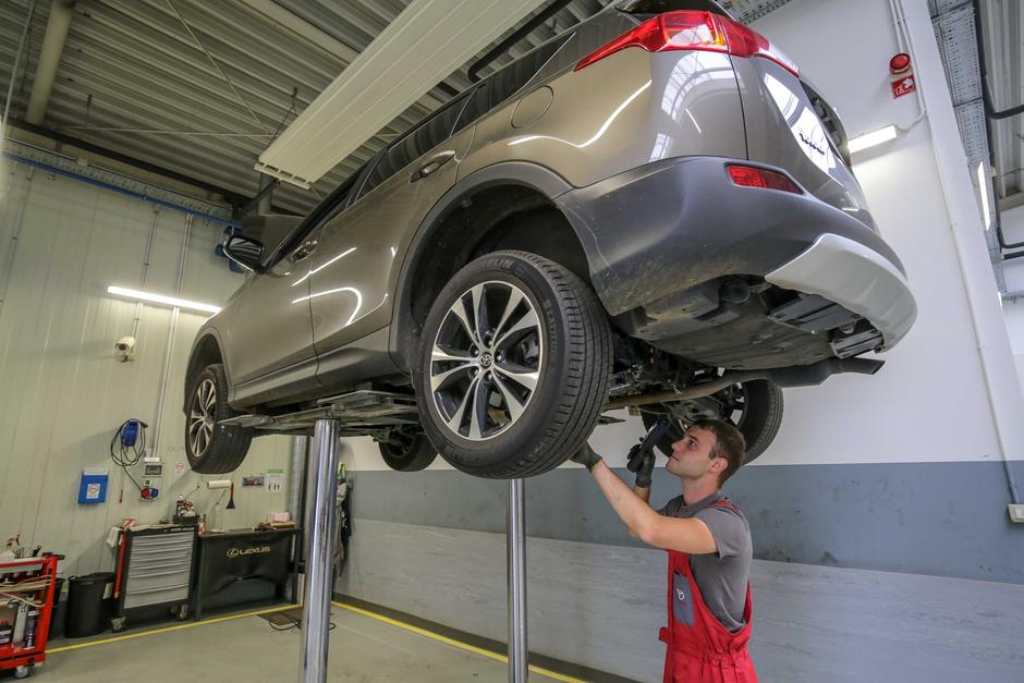 Servis Toyota | Avtor: Saša Despot