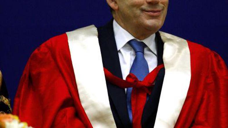 Gordon Brown si bo priljubljenost poskušal povečati s spletno televizijo.