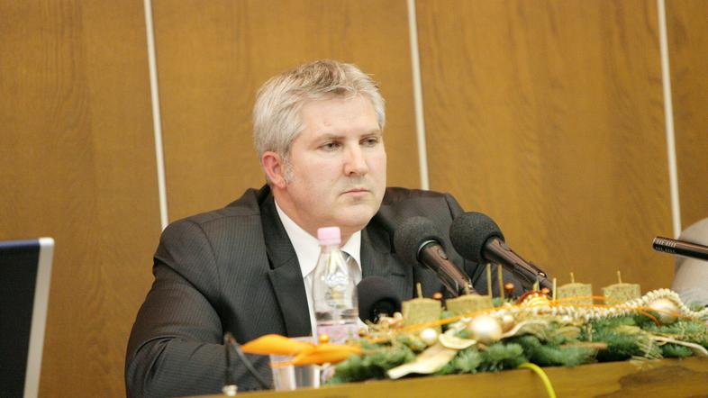 Če se bodo napovedi opozicije uresničile, bo Anton Štihec v proračunu sam razpor