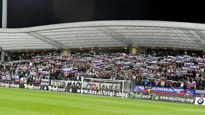 Slovenski navijači bodo lahko leta 2012 na domačih stadionih uživali v predstava