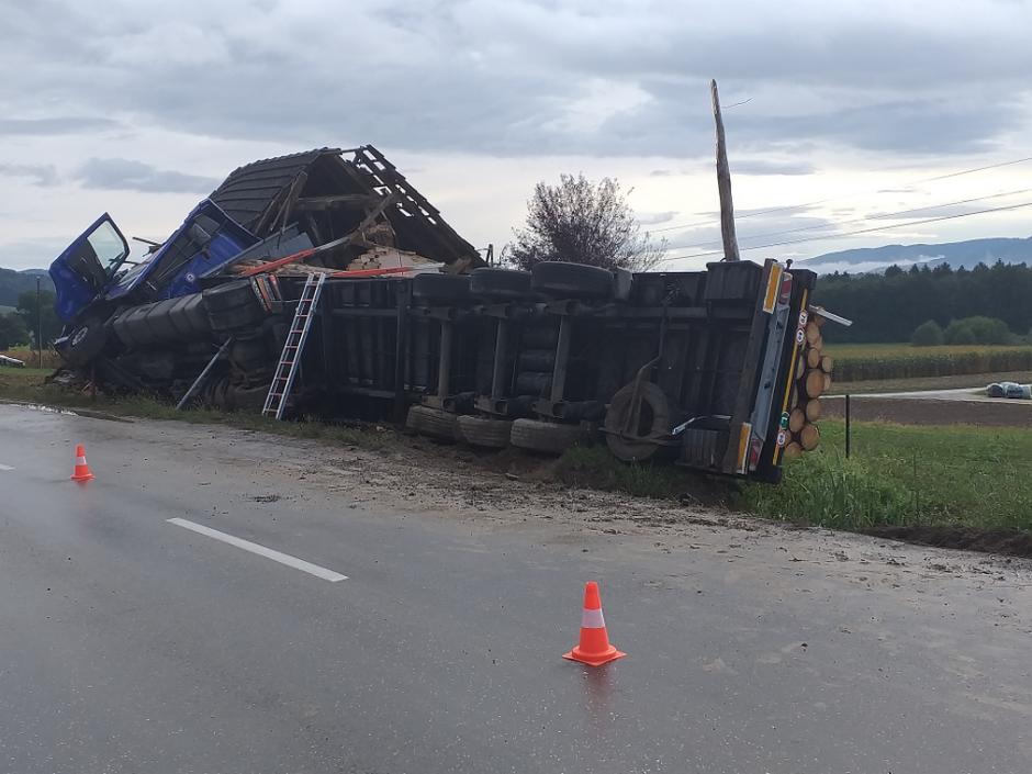 Nesreča pri Straži | Avtor: PU Novo mesto