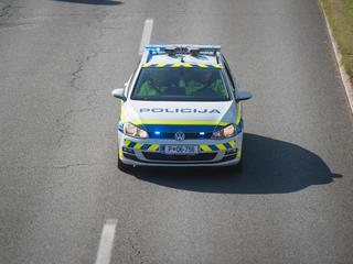 Policijsko vozilo policija sirena policisti