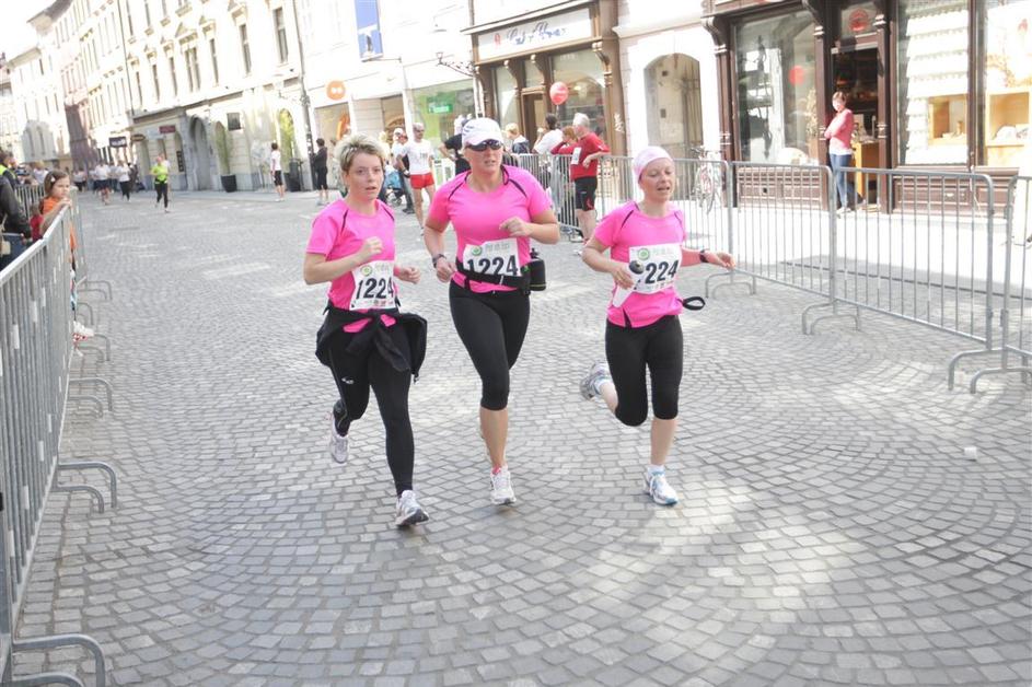 Če želite visokoresolucijsko fotografijo, nam pošljite elektronsko sporočilo na 