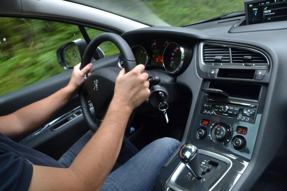 Peugeotova karavana avtomatikov | Avtor: Gregor Prebil