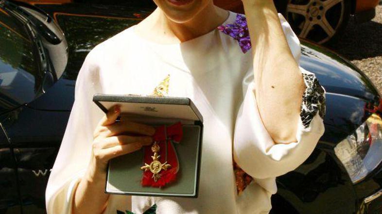 Za pevko je uspešna kariera.