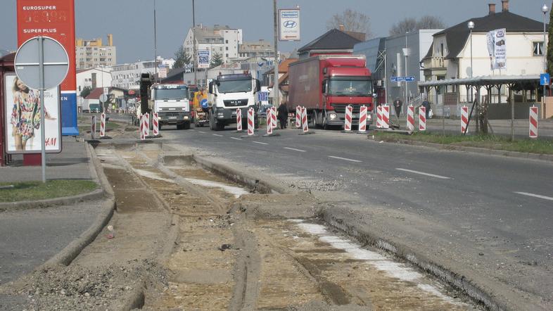 Na Ptujski cesti bodo obnovili zgornji ustroj vozišča, naredil nov ločilni pas i