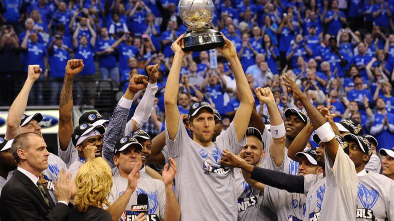 Dirk Nowitzki in njegovi Mavericks so v finalu Zahoda slavili s 4:1 v zmagah in 
