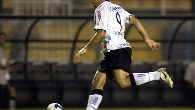 Ronaldo blesti v dresu Corinthiansa, a še ni pripravljen za reprezentančne nasto