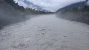 reka Soča pri naselju Kamno