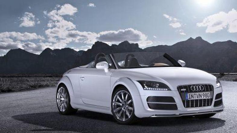 Atraktivno vozilo je svoj stas na ogled postavilo v idiličnem okolju Vrbskega je