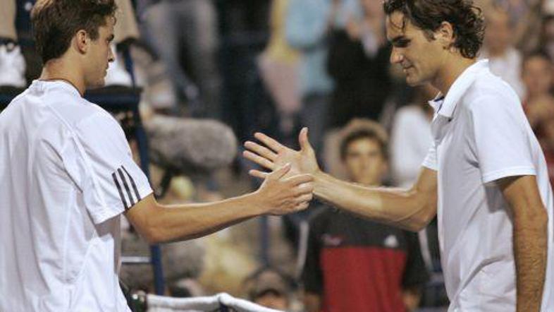 Roger Federer niza poraz za porazom.