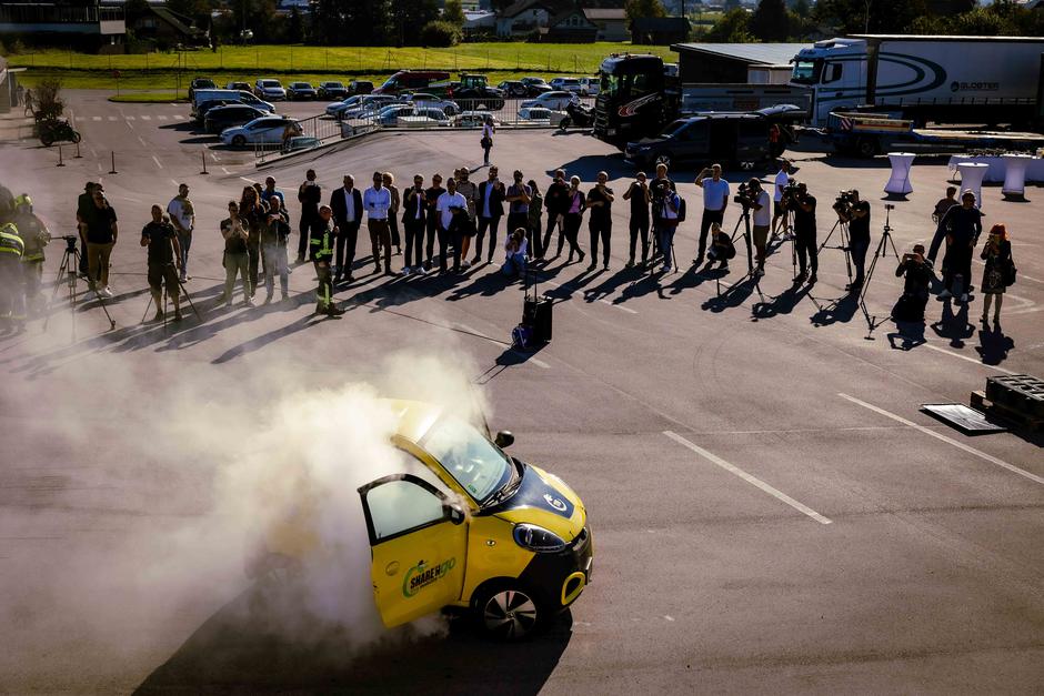 testni vžig in gašenje e-avtomobila, ko zagori elektrika | Avtor: Saša Despot