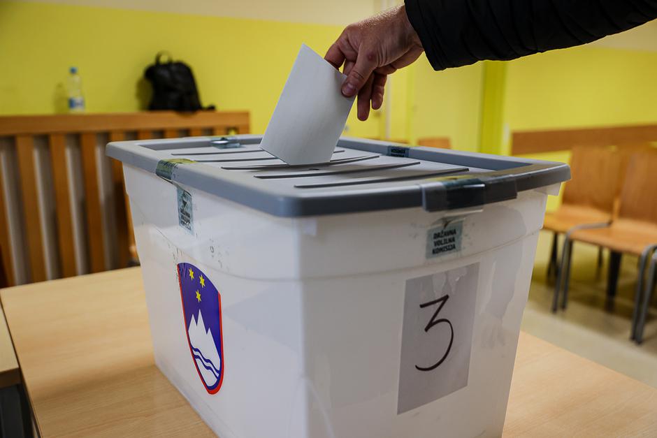 zakonodajni referendum, posvetovalni referendum, volišče | Avtor: Saša Despot