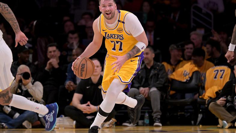 Luka Dončić dres 77 lakers
