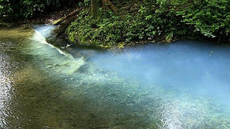 Kostariko med vsemi državami Centralne Amerike (torej tistimi, ki ležijo med Meh