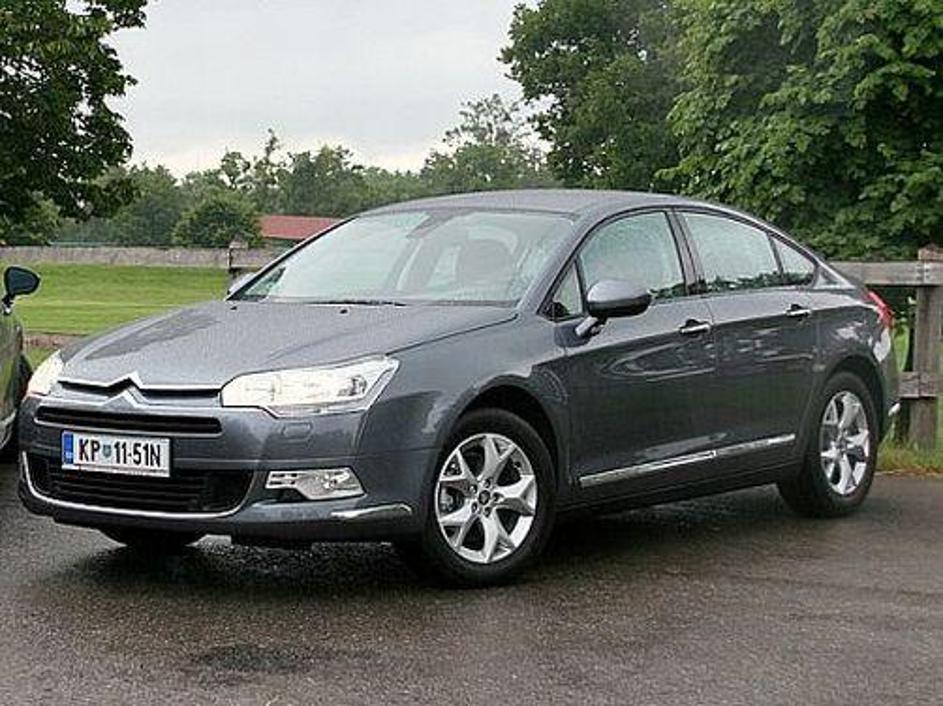 Citroën C5 je kupcem že na voljo, in sicer z enim od štirih nivojev opreme: attr