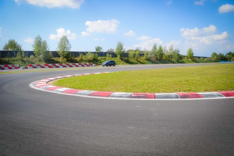 Preizkus na AMZS karting stezi z opel grandlandom X | Avtor: Gregor Prebil