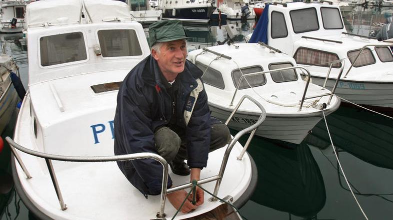 “Tisti, ki imajo barko, daljšo od osmih metrov, nimajo tu kaj početi,” meni Maur