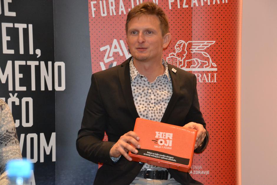 Heroji furajo v pižamah | Avtor: Gregor Prebil