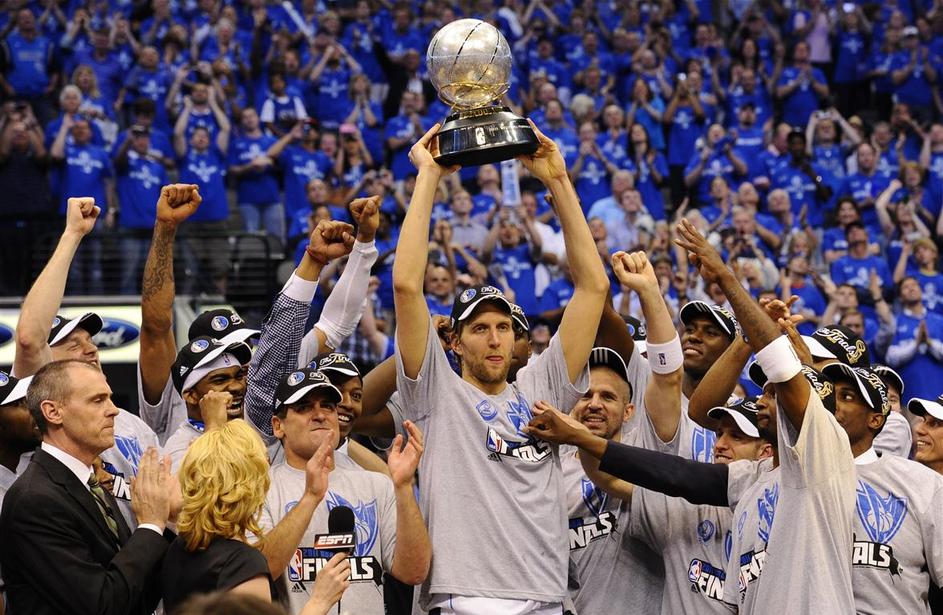 Dirk Nowitzki in njegovi Mavericks so v finalu Zahoda slavili s 4:1 v zmagah in 