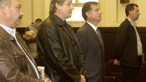 Štefan Poštrak (drugi z leve) se bo poskušal z osebnim bankrotom znebiti 3,3 mil