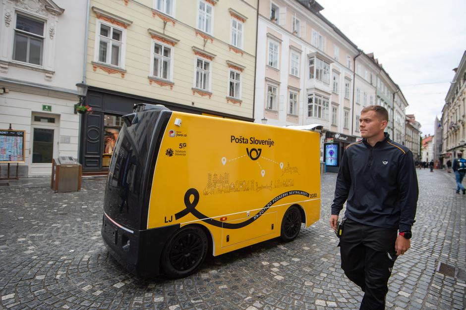 Robotska dostava | Avtor: Anže Petkovšek