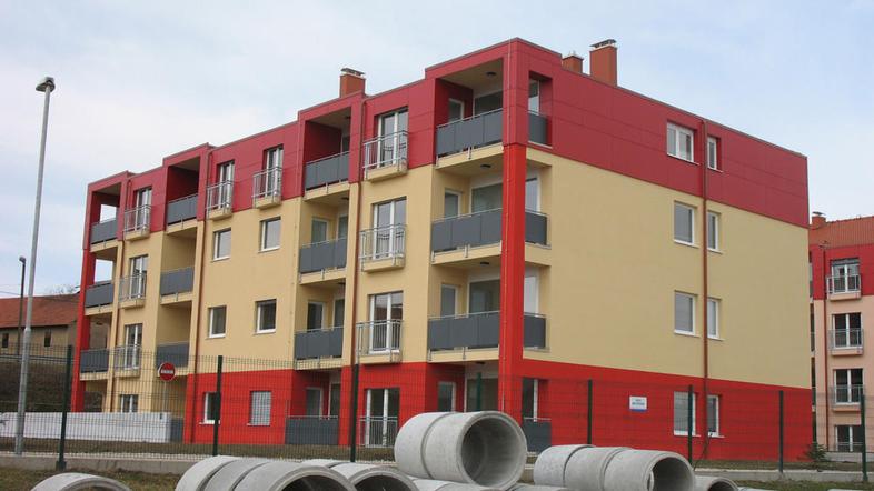 Nepridipravom je iz kleti pod novimi bloki v Latkovi vasi pri Preboldu uspelo od