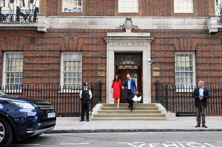 Princ William in land rover