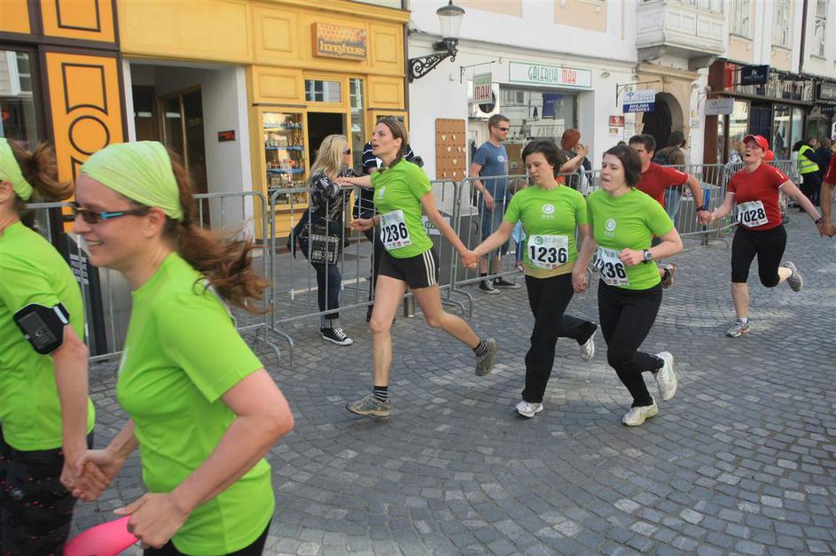 Če želite visokoresolucijsko fotografijo, nam pošljite elektronsko sporočilo na 