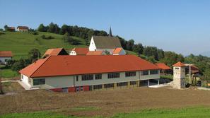 Novozgrajena šola v Šentrupertu nad Laškim čaka le še na uporabno dovoljenje.(Fo