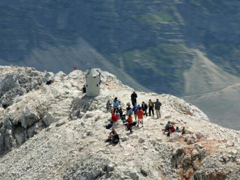 Podor kamenja je v juniju popolnoma zaprl eno najbolj obiskanih poti na Triglav.