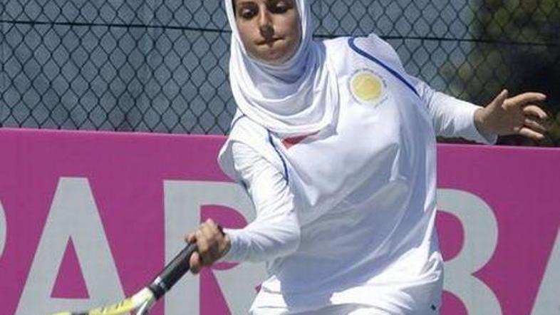 Iranske igralke tenisa so med igro ovirali dolgi rokavi, a so kljub strogemu zak