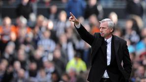 alan pardew newcastle premier liga