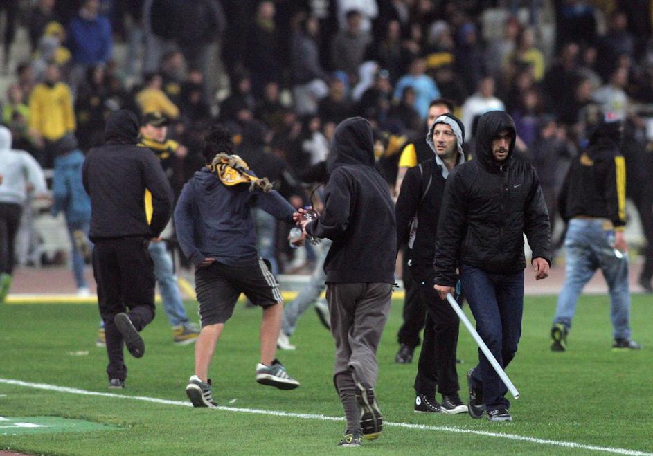 navijači AEK izgredi huligani